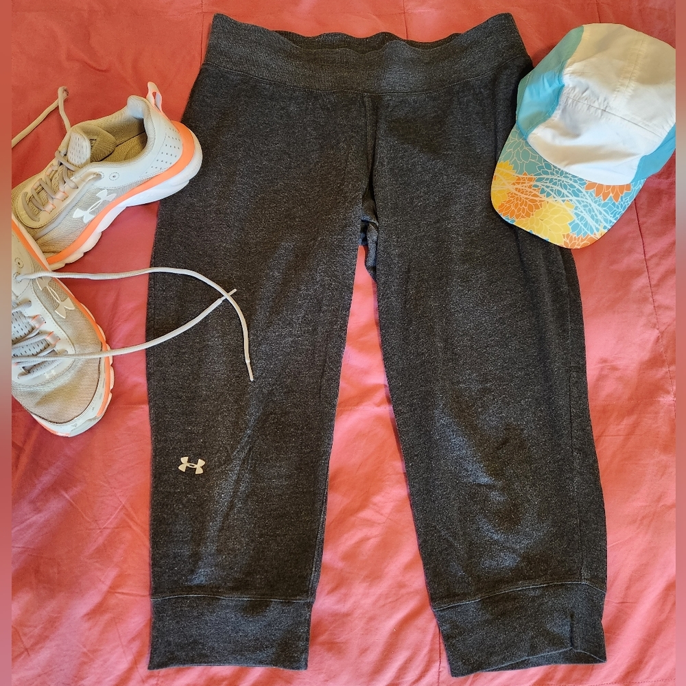 Under Armour Charcoal Gray Capris